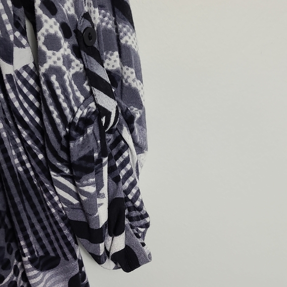 LYNN RITCHIE SILVER Black & White Abstract Patterned Blouse Button Up Size Small - Picture 9 of 13